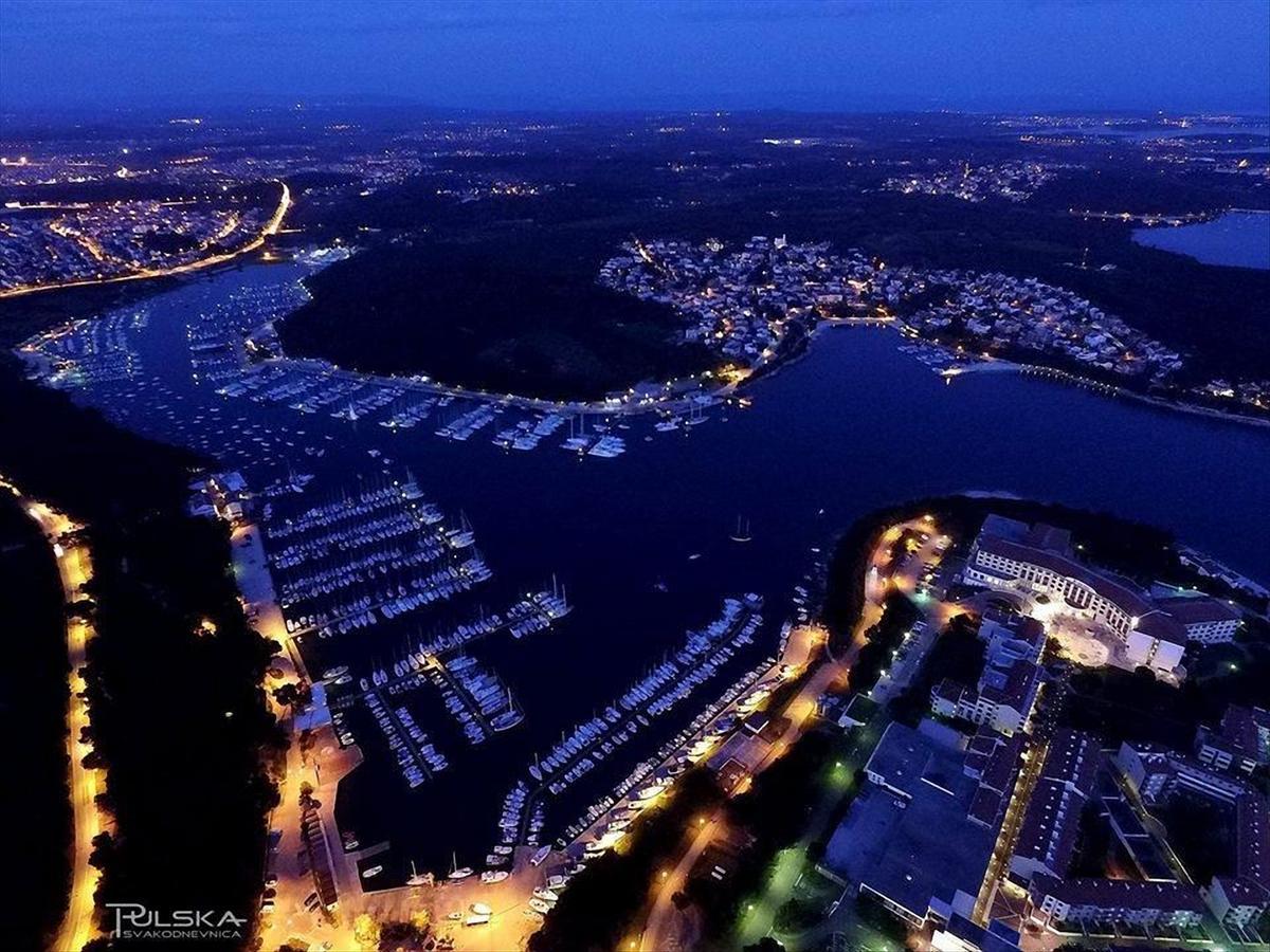 Apartment Lungomare プーラ エクステリア 写真