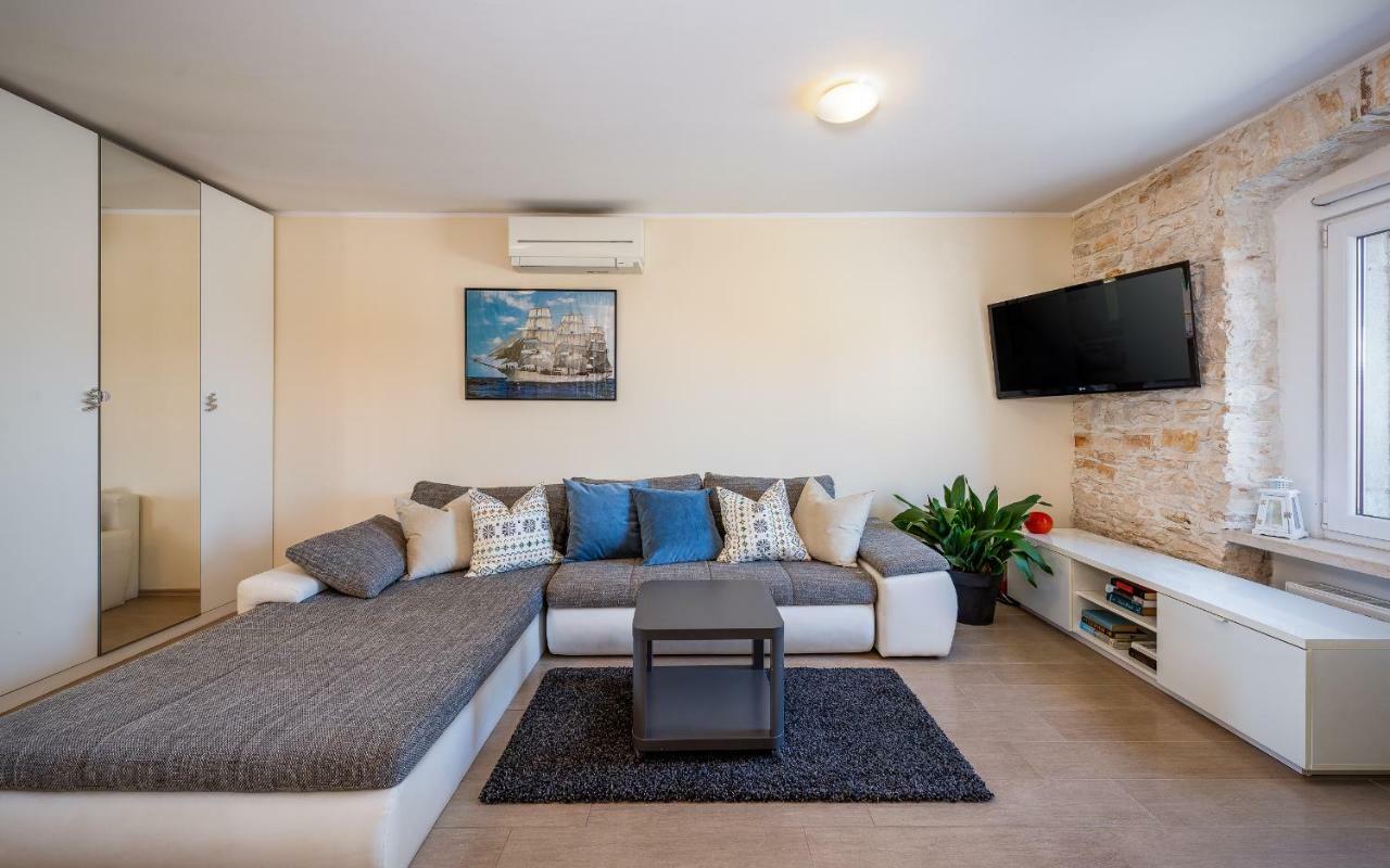 Apartment Lungomare プーラ エクステリア 写真